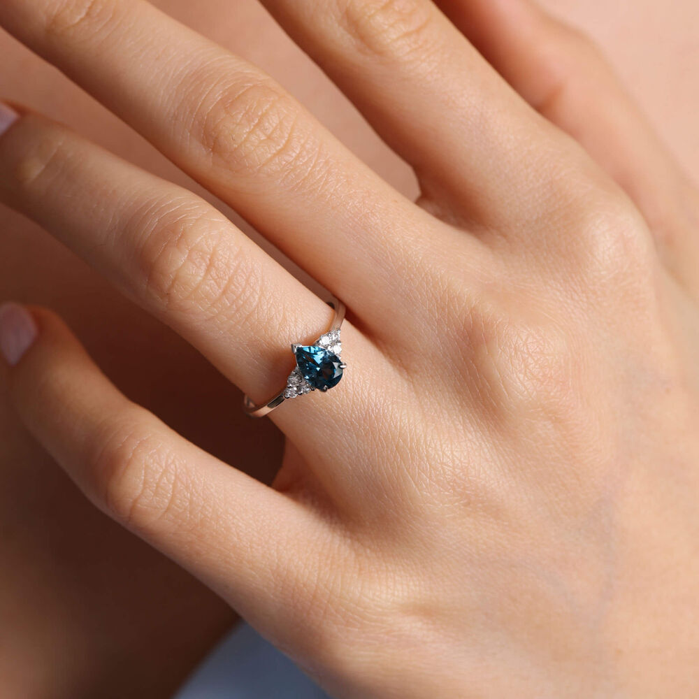 0.96 Carat Diamond Ring Drop London Blue