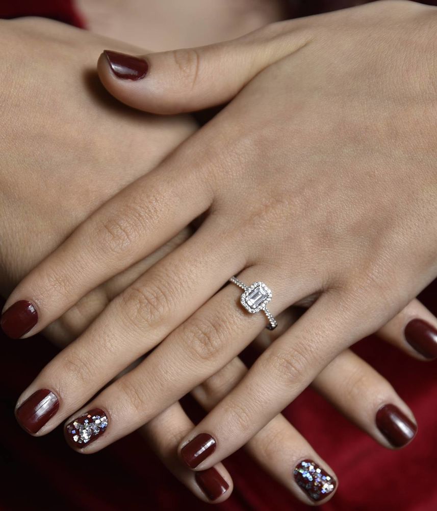 Baguette White Solid Gold Solitaire Ring 0.80 Carat