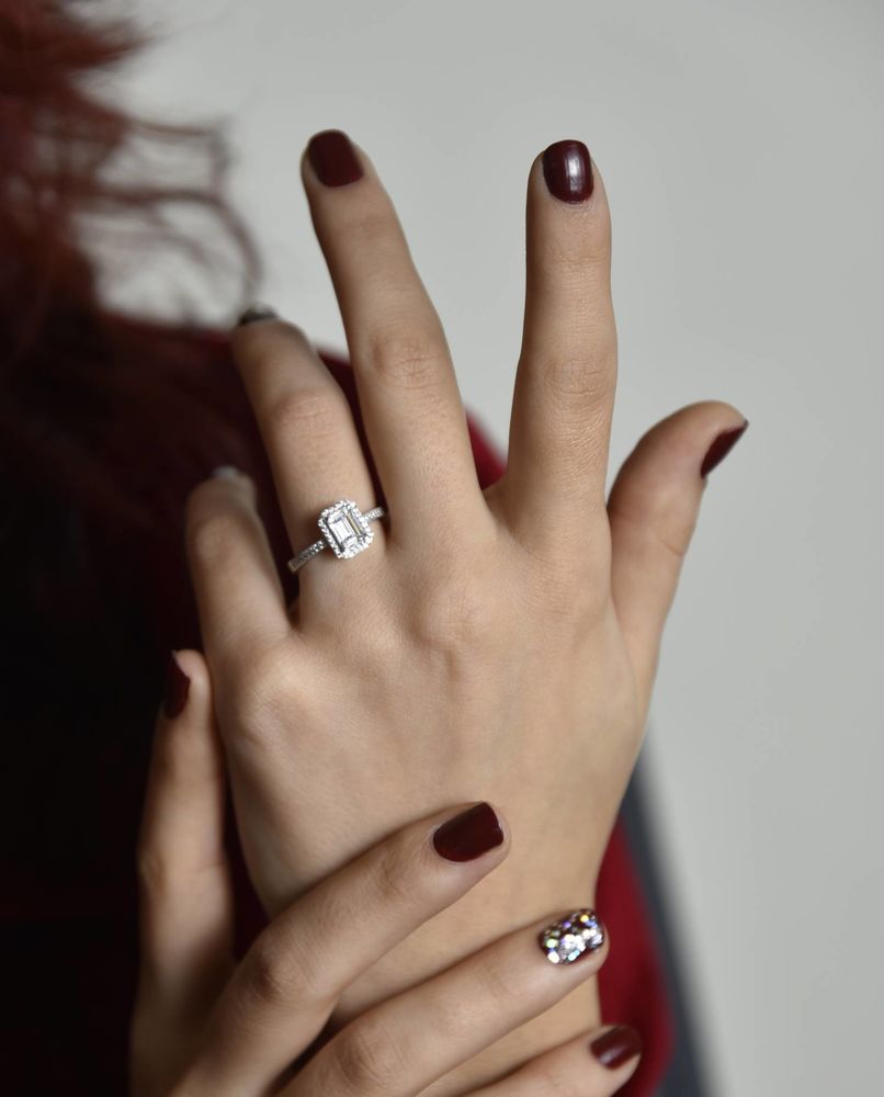 Baguette White Solid Gold Solitaire Ring 1,00 Carat