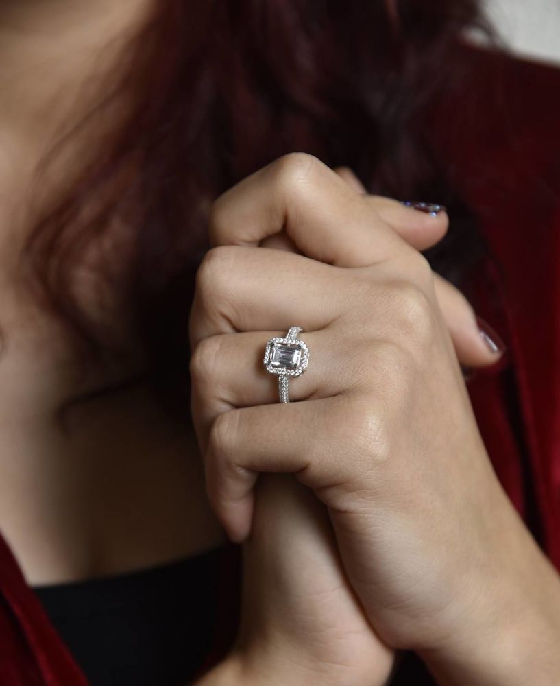 Baguette White Solid Gold Solitaire Ring 1,50 Carat