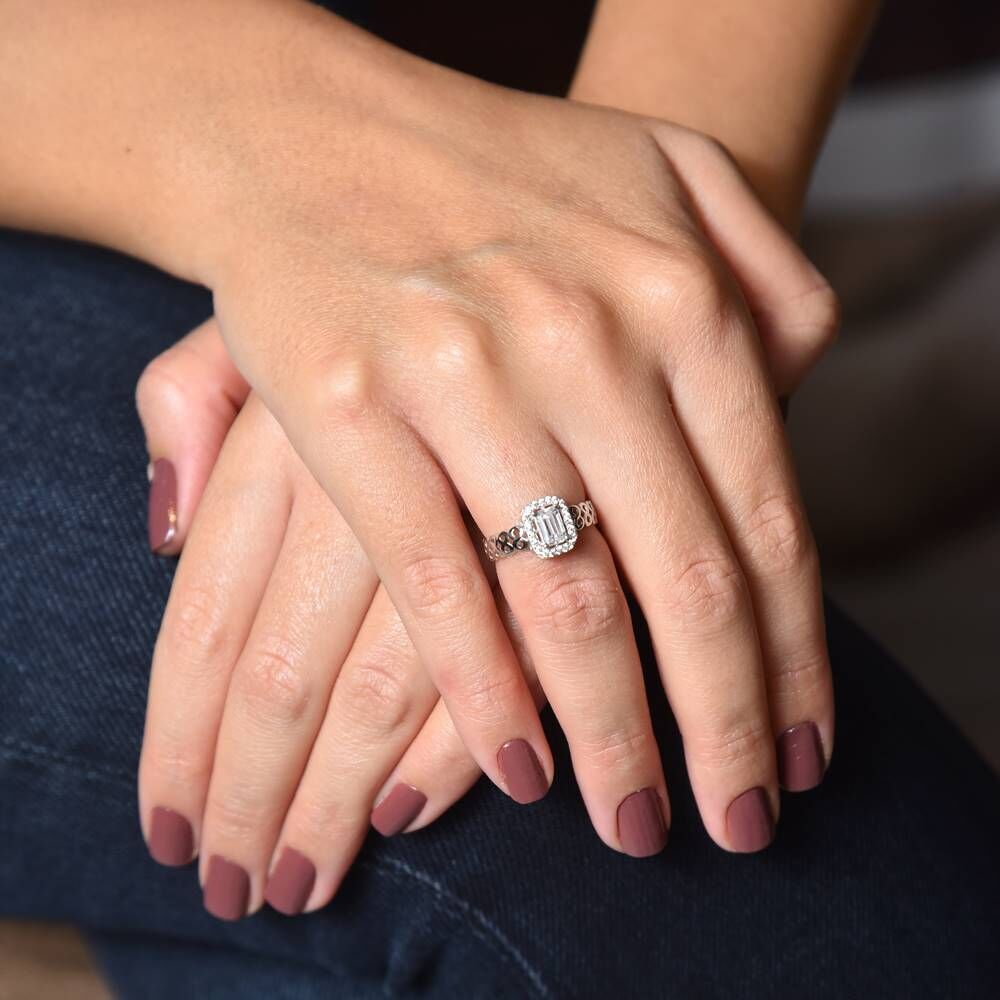 White Solid Gold Baguette Ring Infinity Design 0,77 Carat