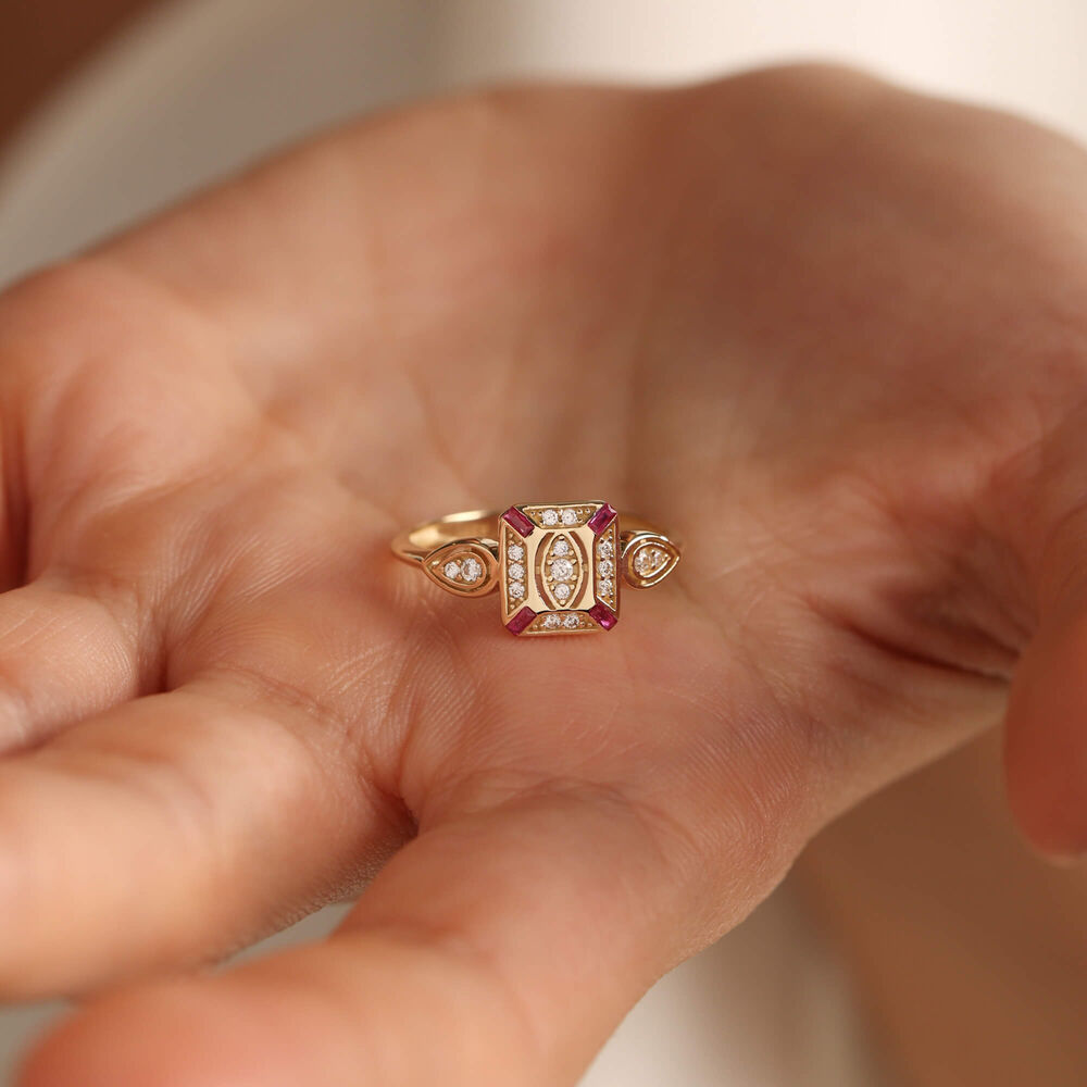 Victorian Era Solid Gold Ring Ruby Gemstone