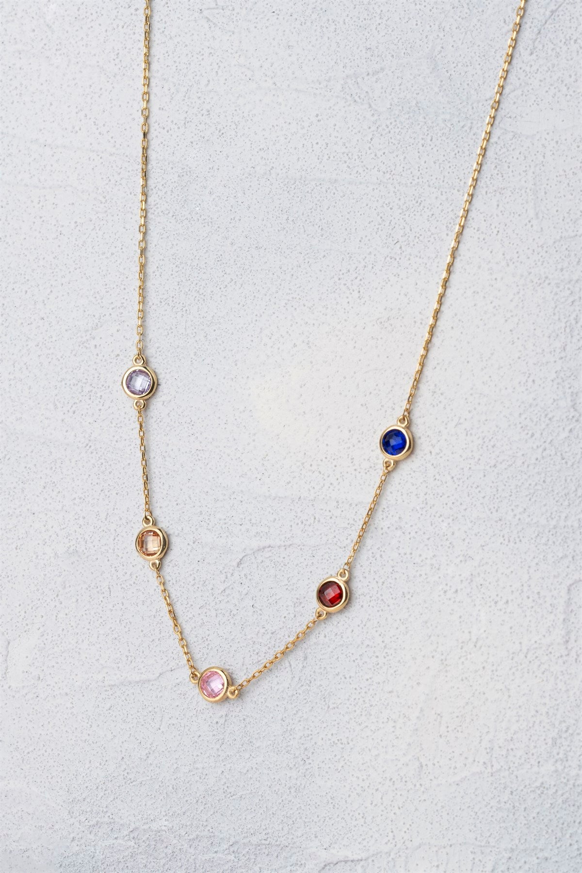 Collar de piedras preciosas de colores de plata