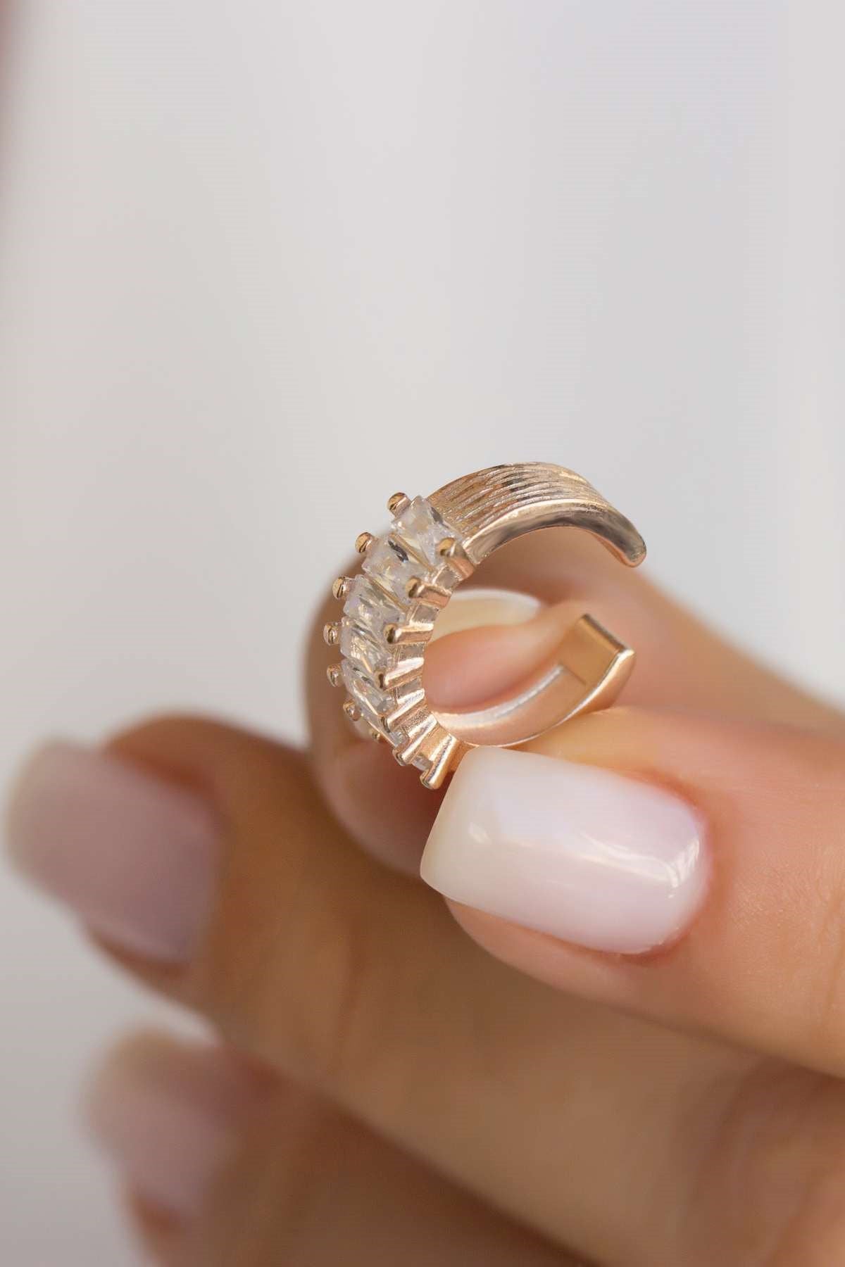 Pendientes de cartílago de piedras preciosas baguette de plata