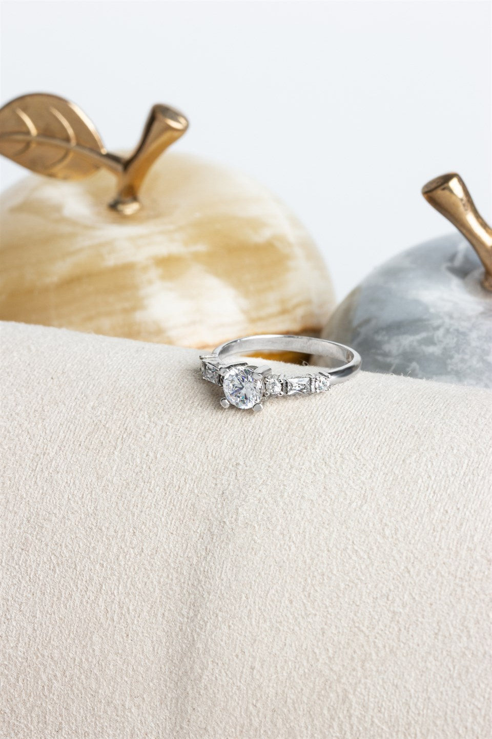 Anillo solitario de piedras preciosas baguette de plata