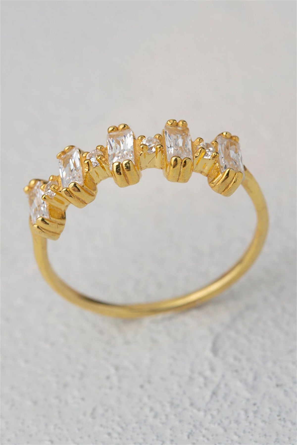 Anillo de plata con piedras preciosas baguette