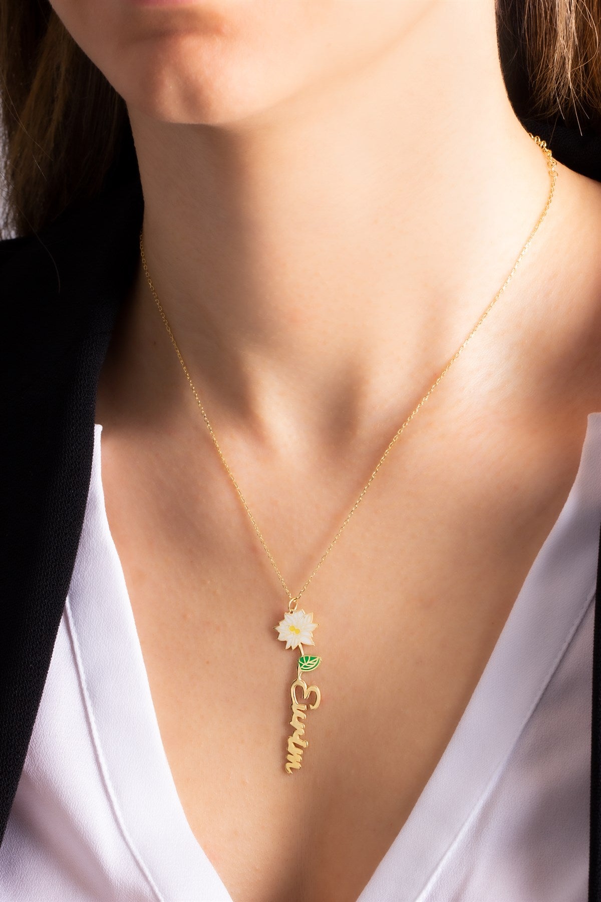 Collar de plata con nombre y flor del mes de nacimiento