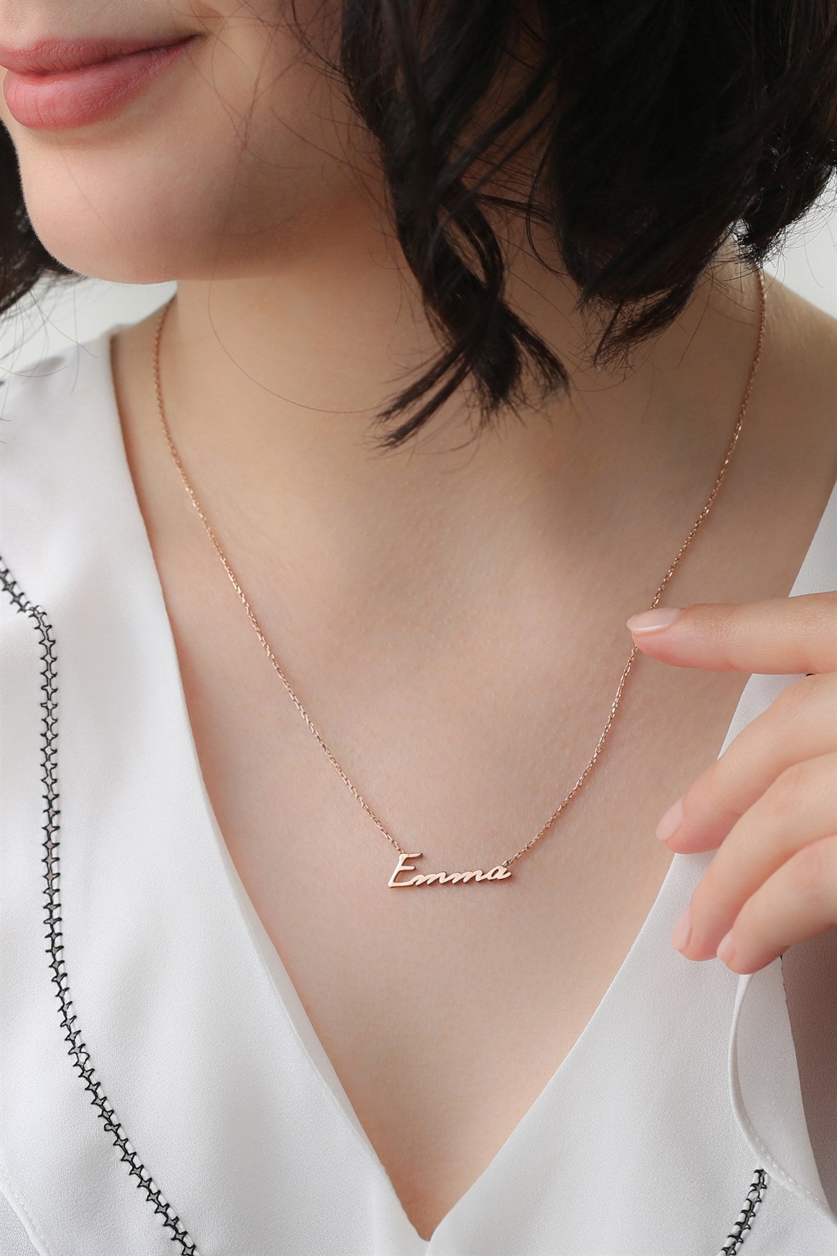 Collar de plata con nombre escrito a mano