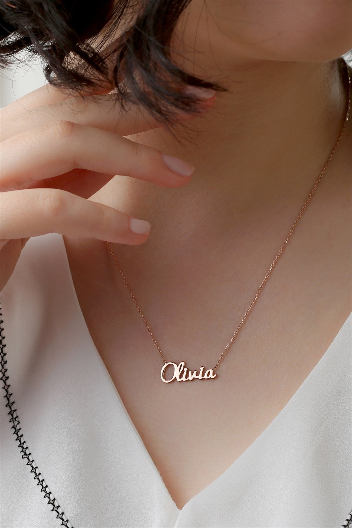 Collar de plata con nombre escrito a mano