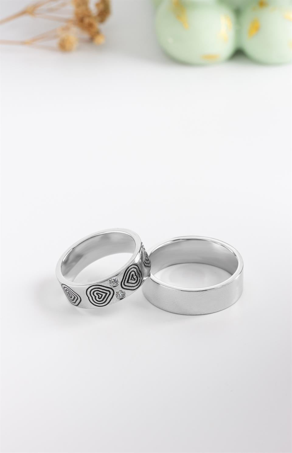 Alianza de plata con motivo de corazón y 6,5 mm