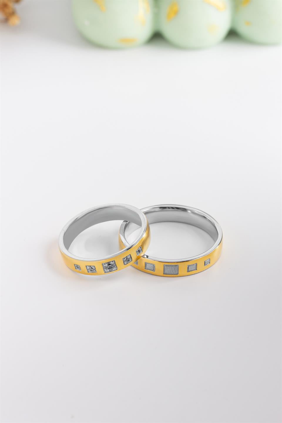 Alianza De Plata Con Motivo Cuadrado De 4 mm