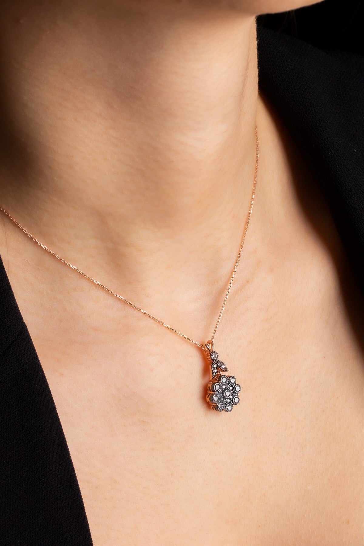 Silver Flower Model Gemstone Necklace