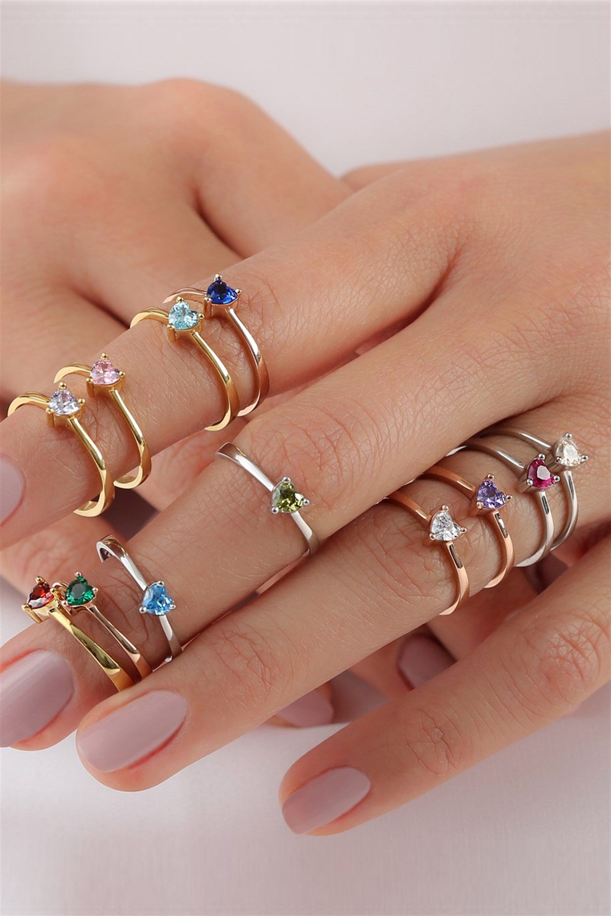 Anillo de piedras preciosas de corazón azul plateado