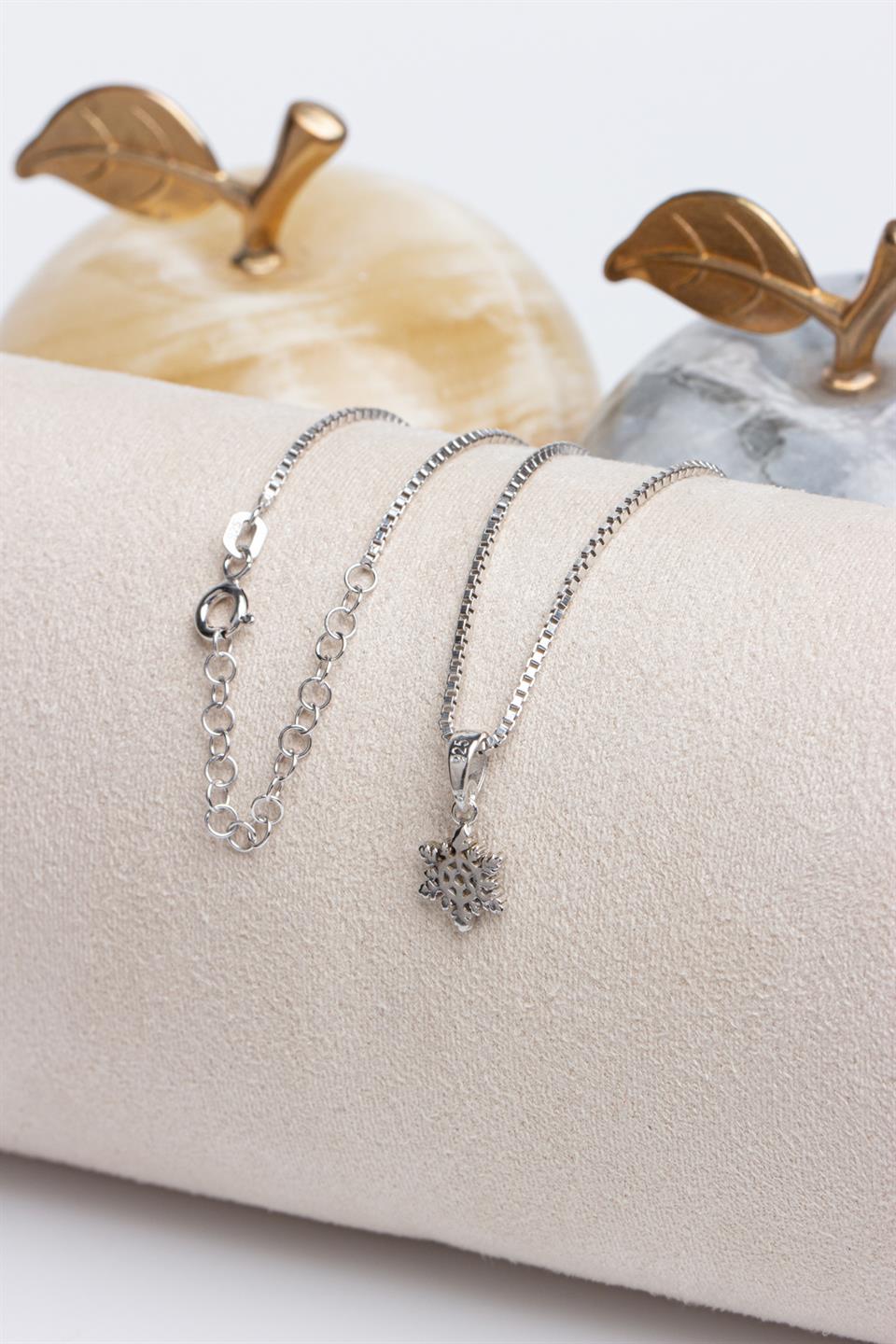 Silver Minimal Snowflake Necklace