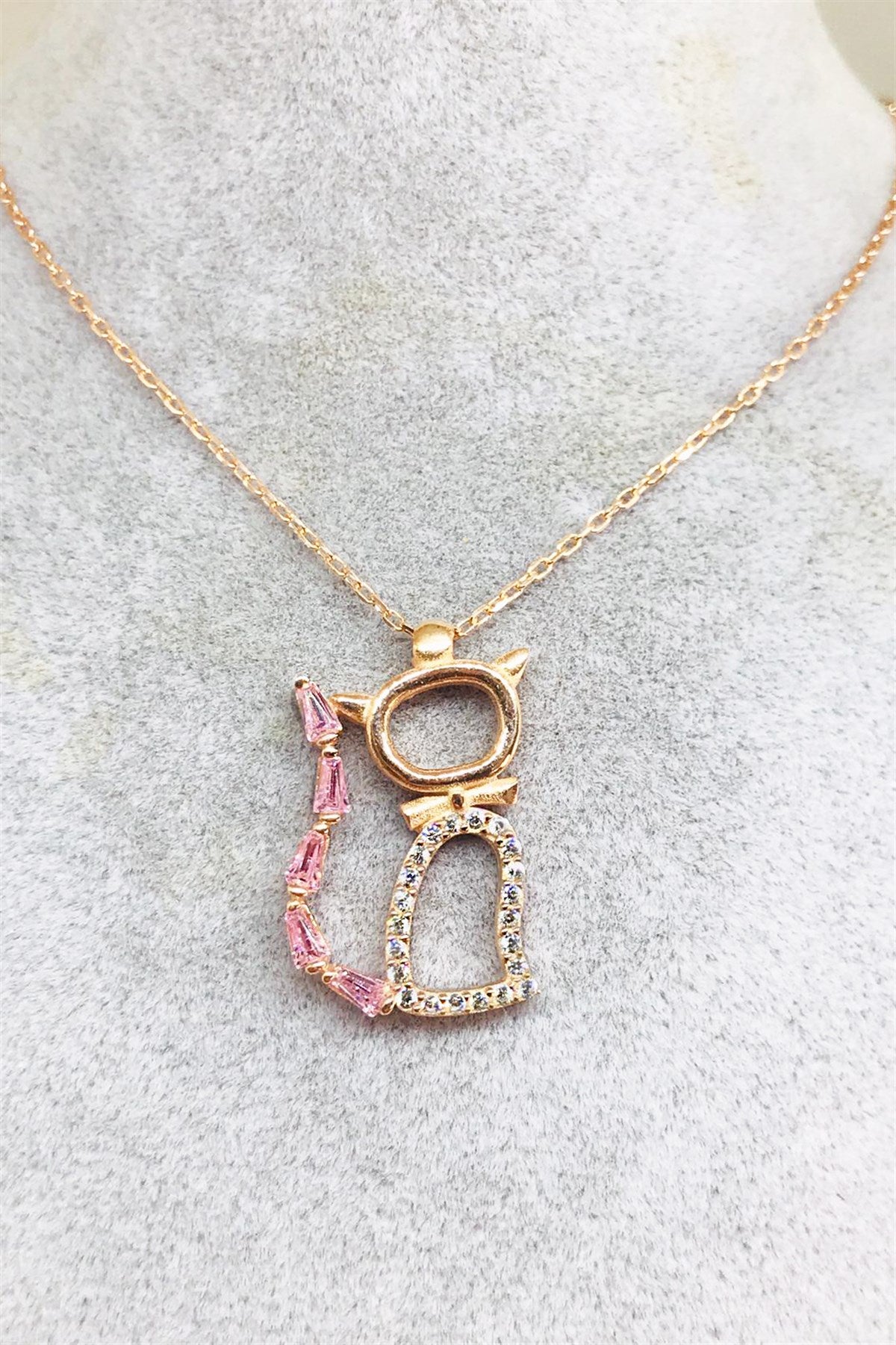 Collar de gato con piedras preciosas de colores de plata