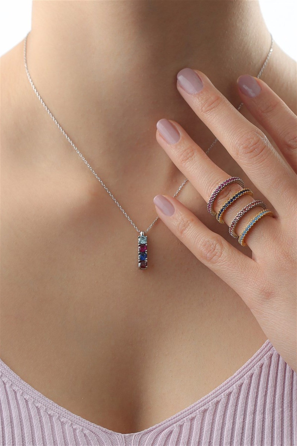 Collar de piedras preciosas de colores de plata