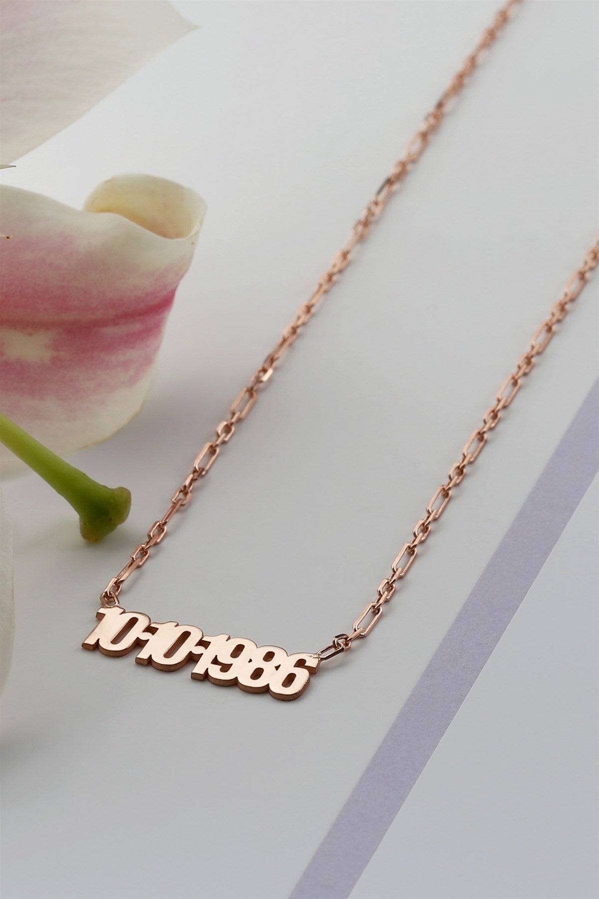 Collar de fecha de plata