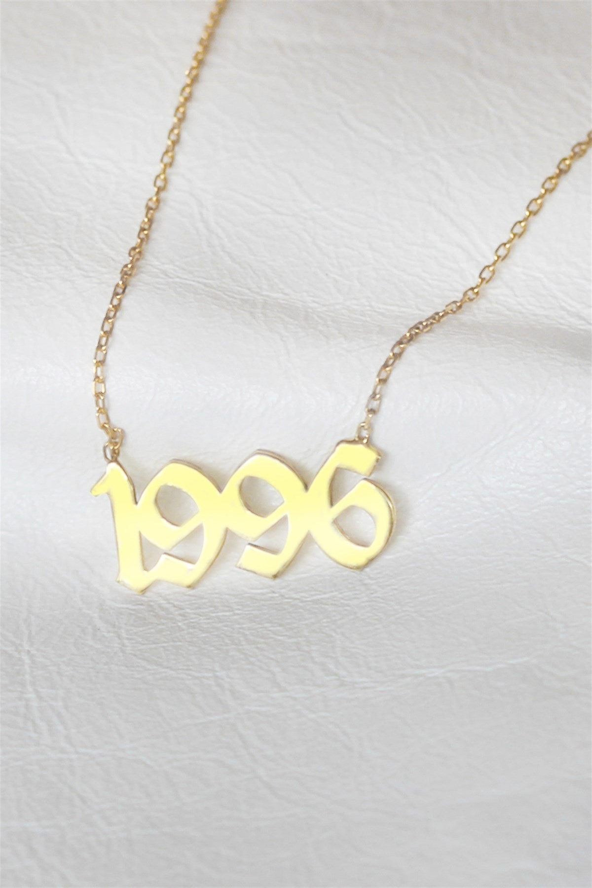 Collar de fecha de plata