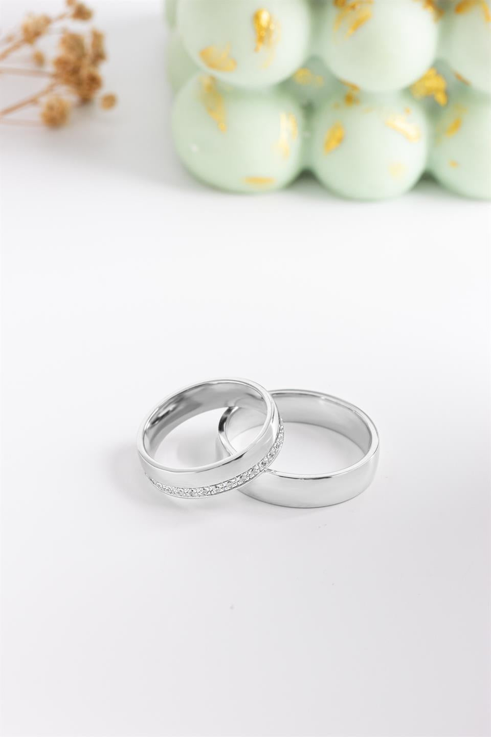 Alianza de plata con piedras preciosas de 5 mm