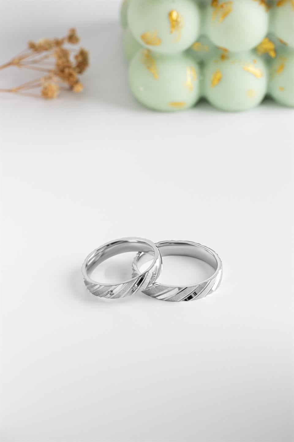 Alianza de plata con piedras preciosas de 4 mm