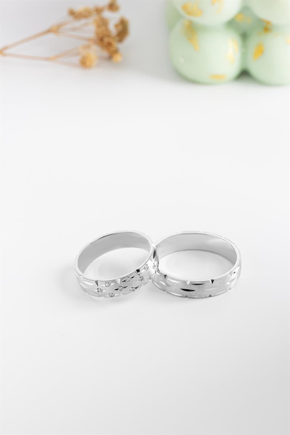 Alianza de plata con piedras preciosas de 5 mm