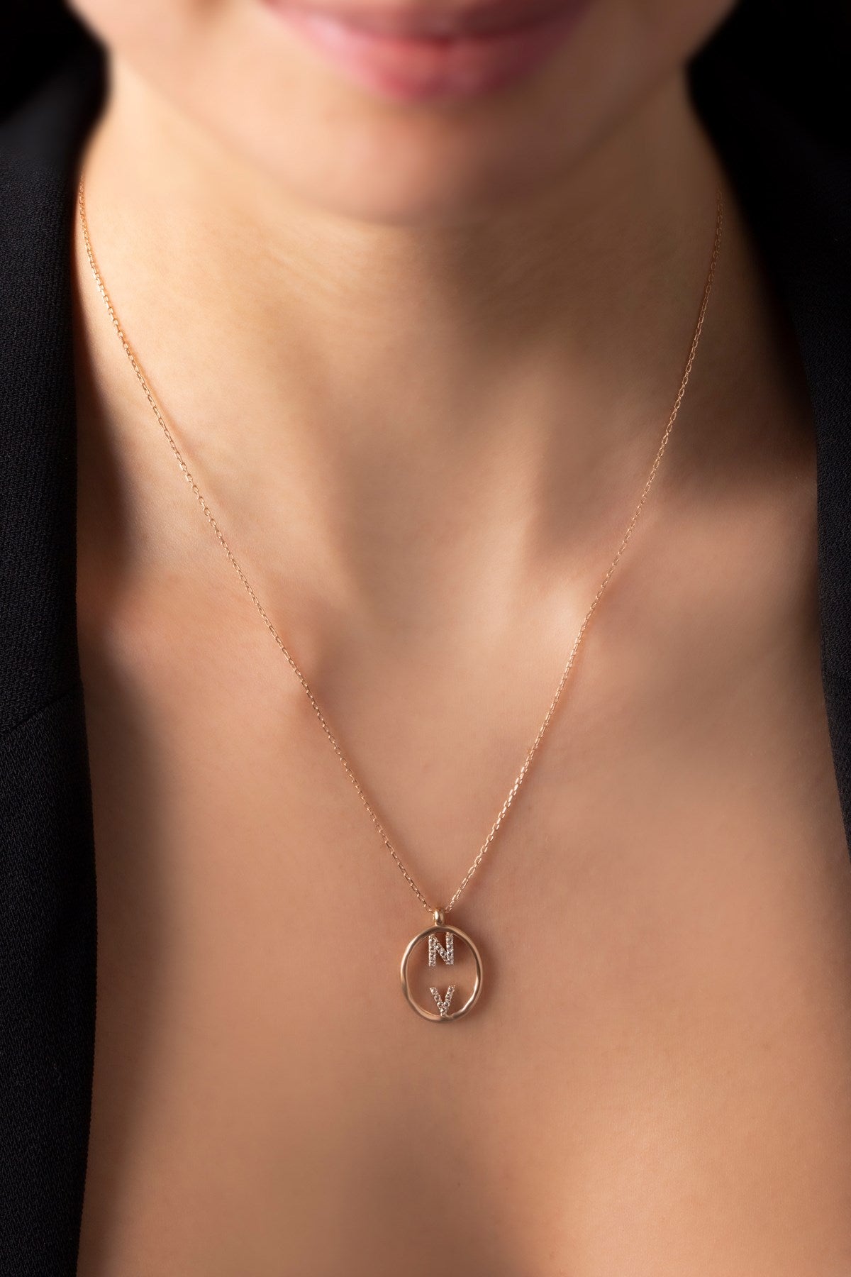 Collier initial de forme ovale en argent