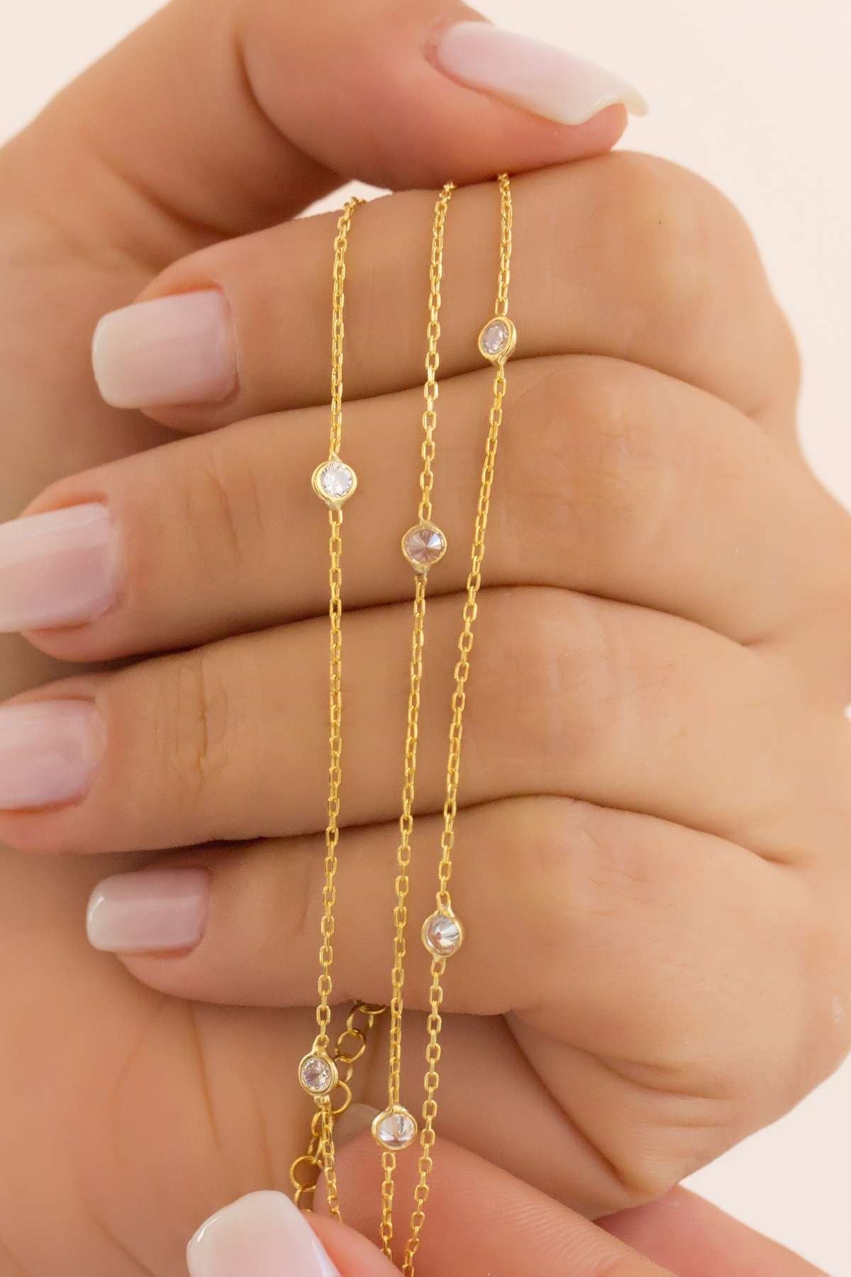 Bracelet chaîne en argent avec pierres précieuses