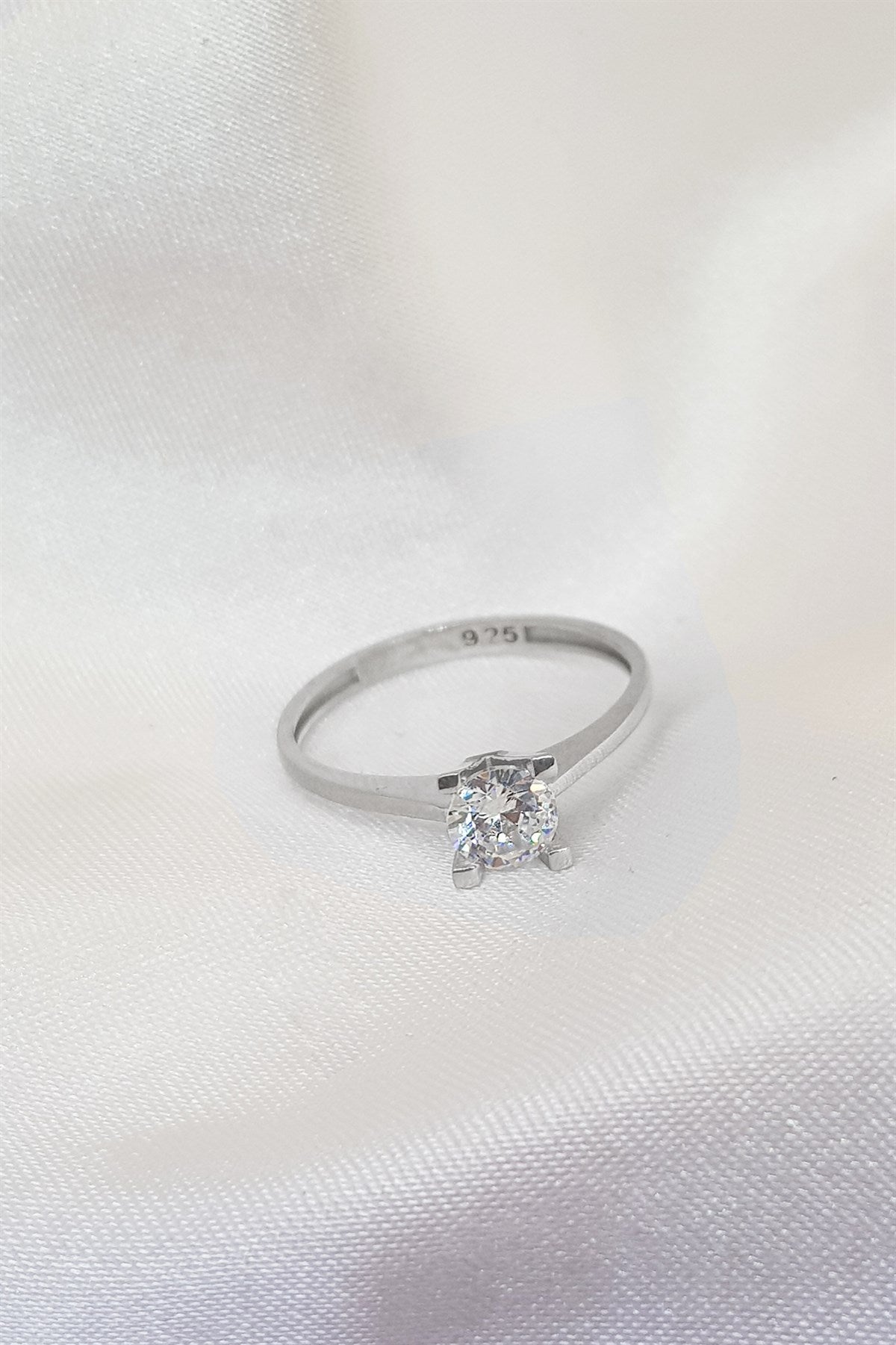 Bague solitaire en argent