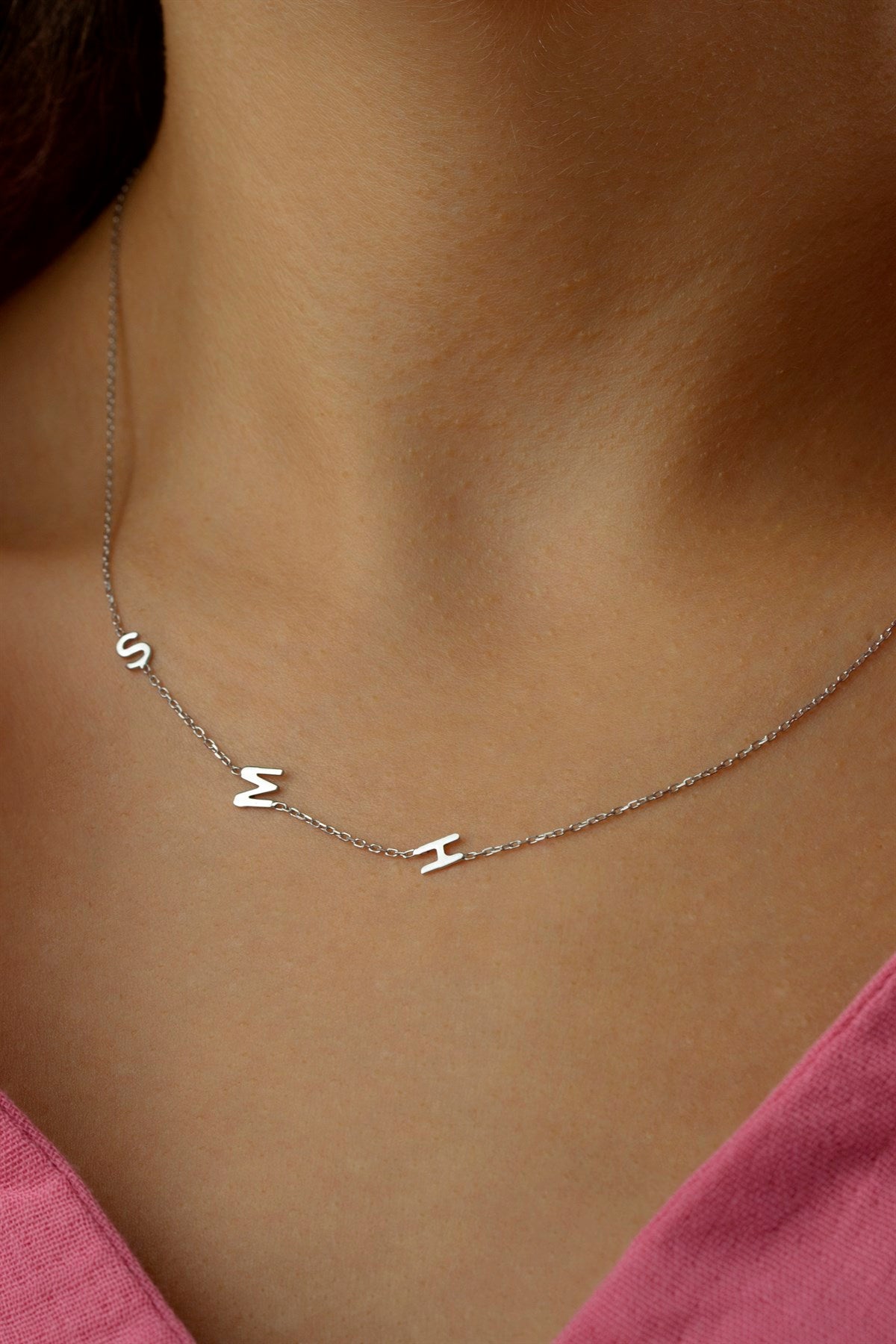 Collier initial côté argent