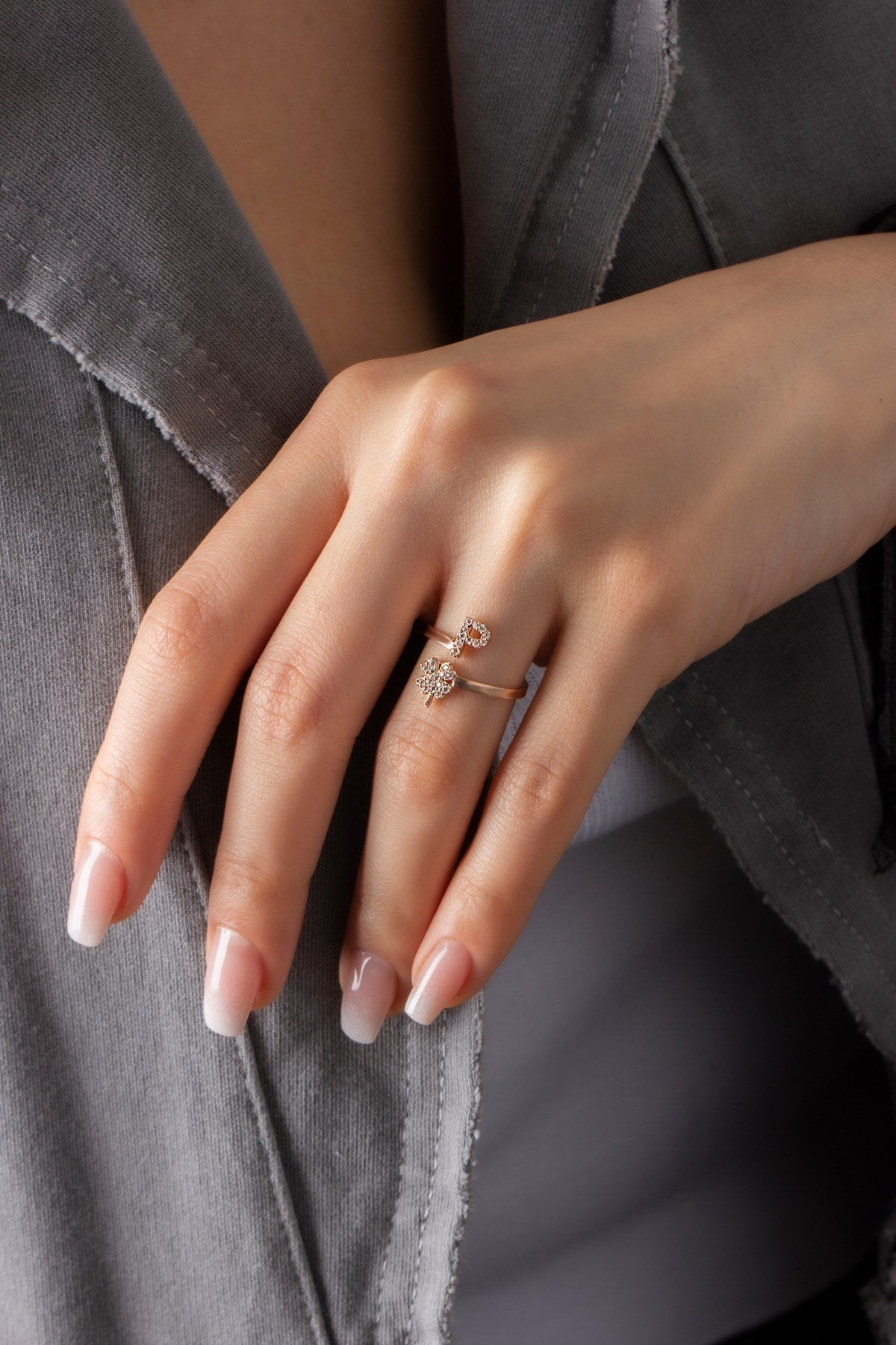 Anillo con inicial ajustable Silver Cloverlı