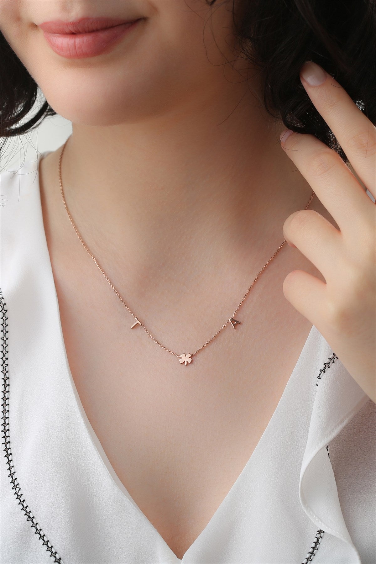 Collier initial trèfle en argent