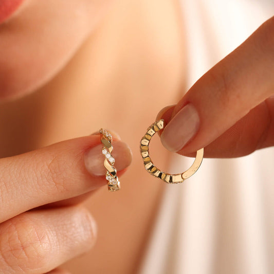 Solid Gold Hoop Earrings 1.5 cm Winding Form With Gemstone