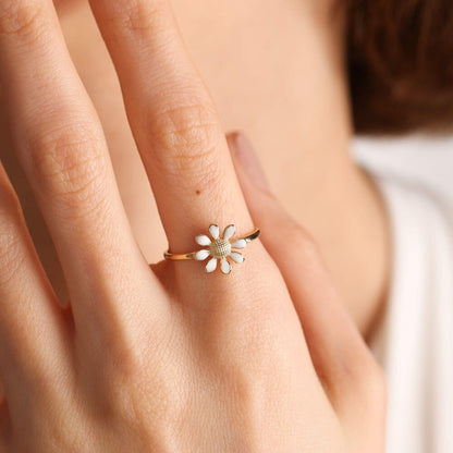 Solid Gold Daisy Ring 14K