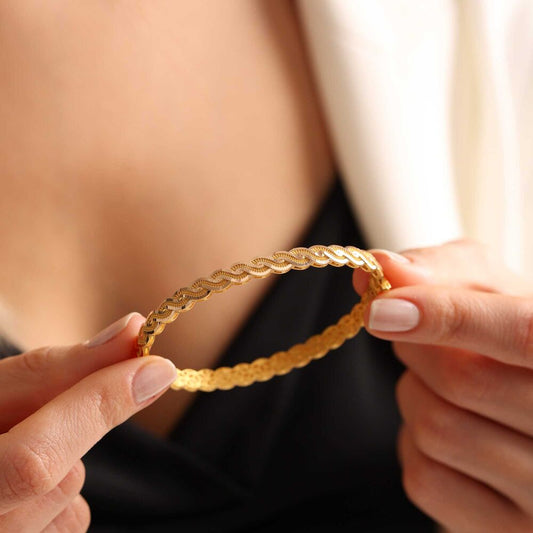 Solid Gold Winding Dainty Bracelet Fusion