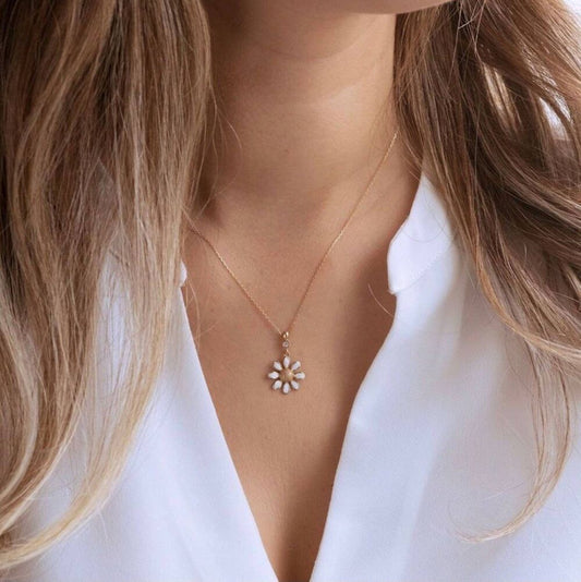 Daisy Solid Gold Necklace