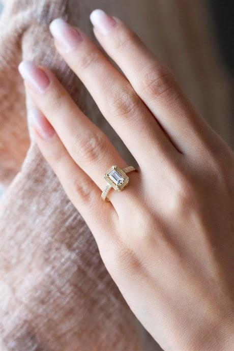 Solid Gold Baguette Gemstone Ring | 8K (333) | 2.09 gr