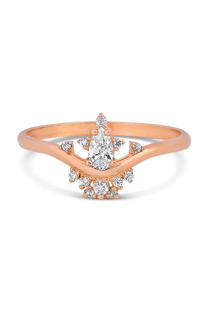 Anillo con diseño de piedras preciosas en forma de gota de oro macizo