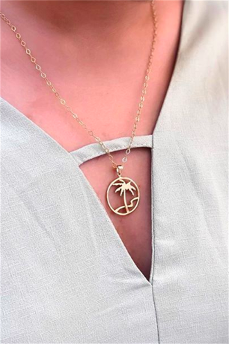 Solid Gold Circle Palm Necklace | 14K (585) | 5.27 gr