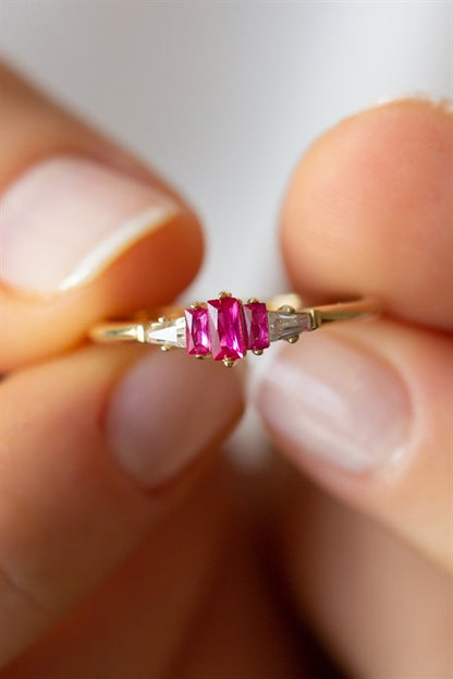 Solid Gold Pink Gemstone Ring | 14K (585) | 1.33 gr