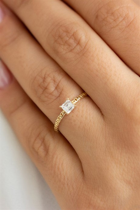 Bague solitaire carrée en or massif taille princesse | 14K (585) | 1,02 g