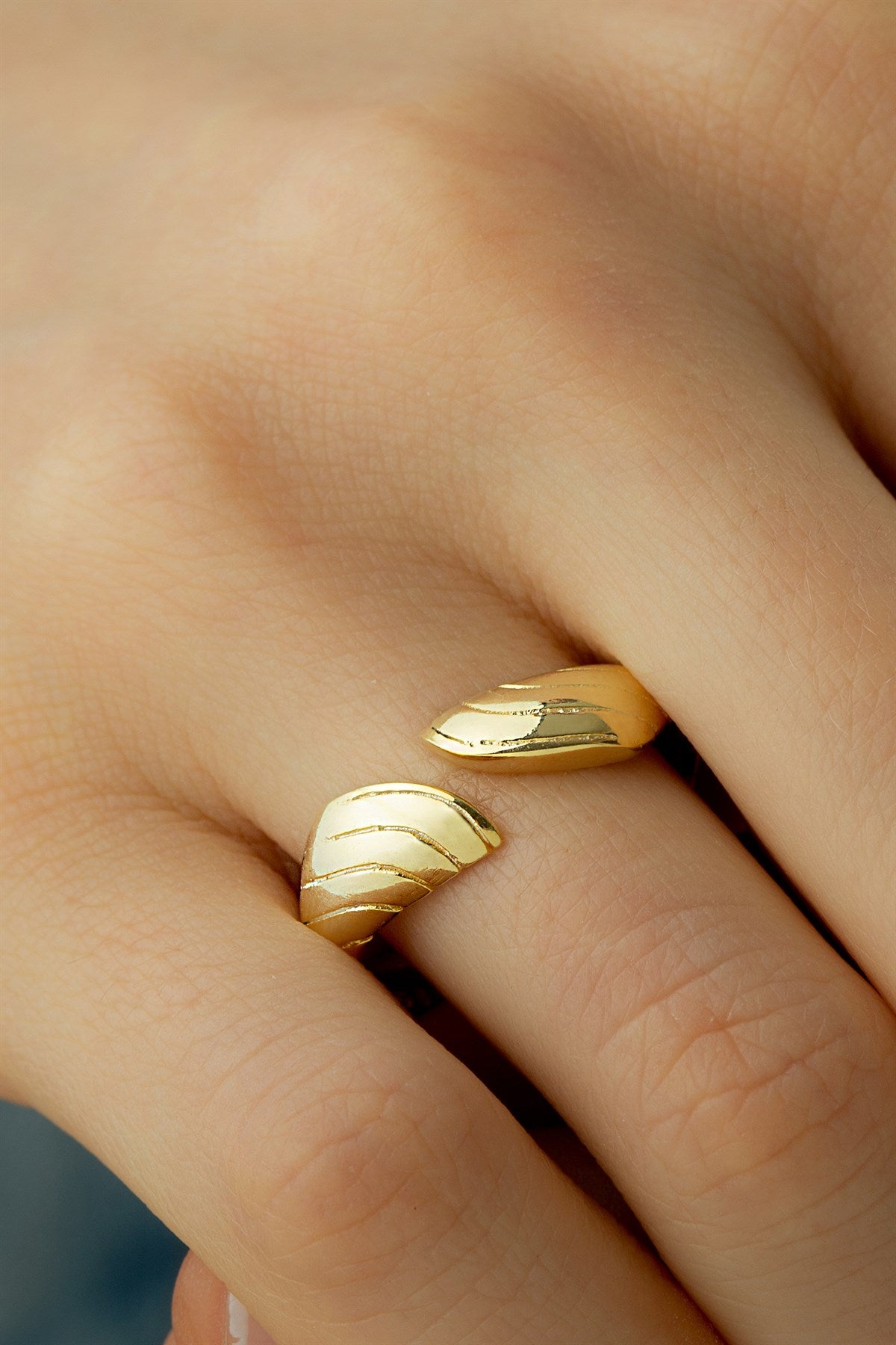 Bague design en or massif