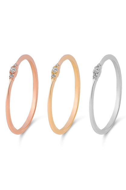 Anillo mínimo de piedras preciosas de oro macizo