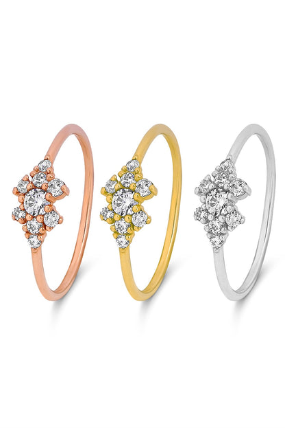 Anillo con diseño de piedras preciosas de oro macizo