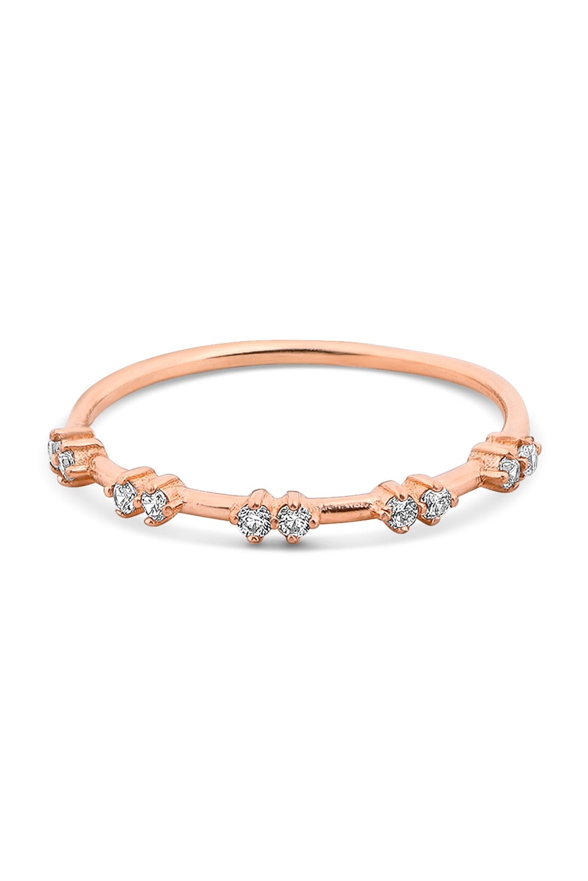 Anillo con diseño de piedras preciosas de oro macizo