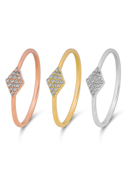 Anillo de piedras preciosas de oro macizo