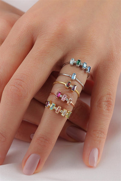 Bague minimale en argent baguette colorée avec pierres précieuses