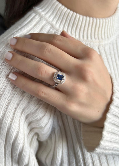 Bague en argent avec saphir baguette et pierres précieuses