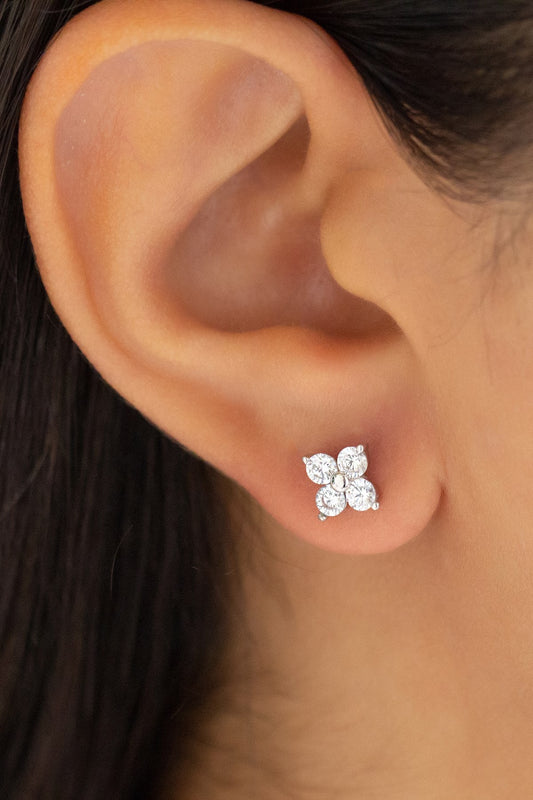 Boucles d'oreilles solitaires fleur en argent