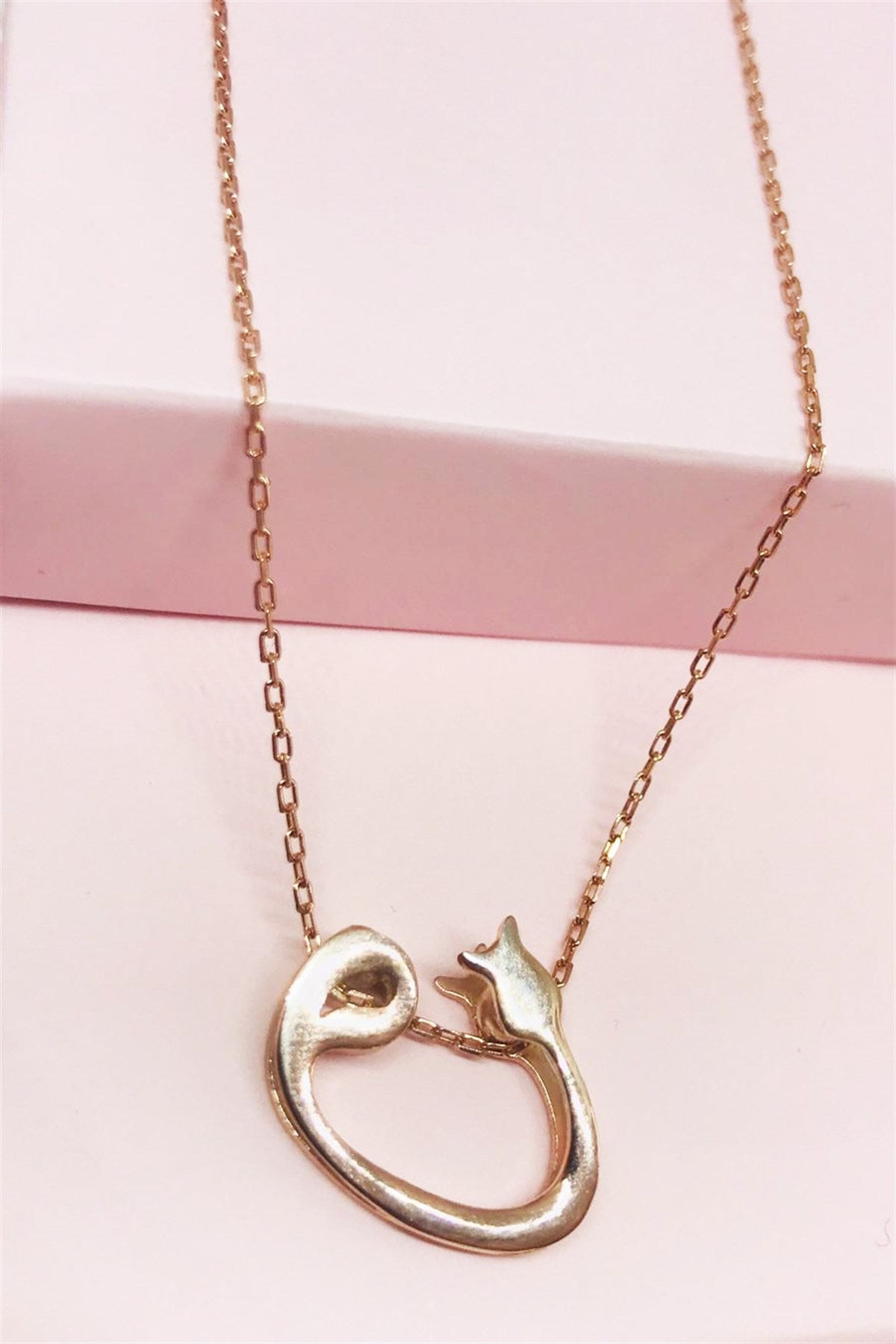 Silver Tulip Vav Letter Necklace