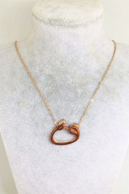 Silver Tulip Vav Letter Necklace